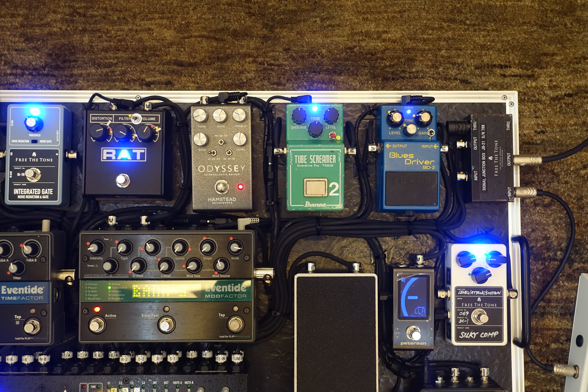 ギタリスト黒田晃年氏 最新ペダルボードをご紹介｜News ニュース｜Free