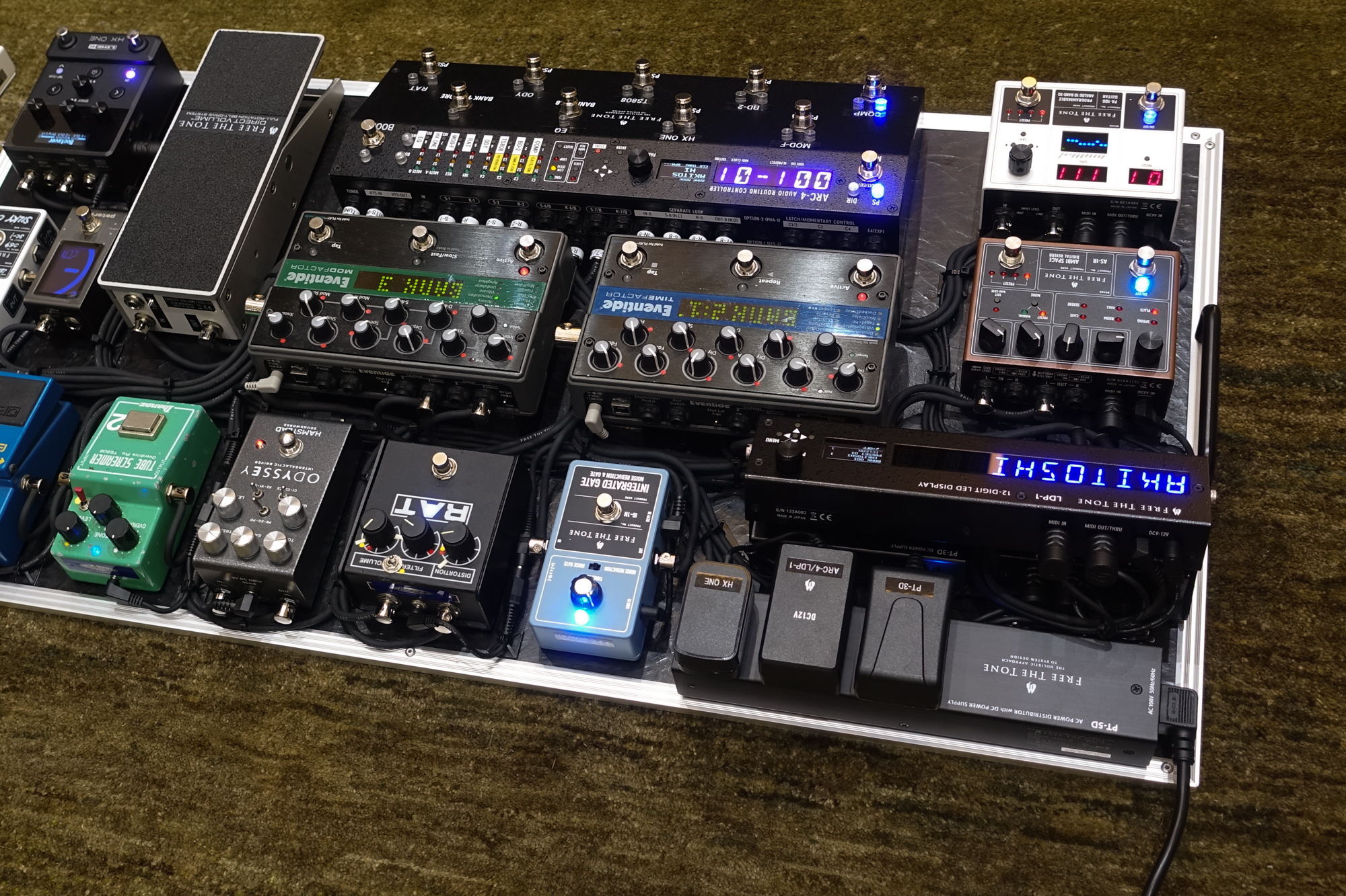 ギタリスト黒田晃年氏 最新ペダルボードをご紹介｜News ニュース｜Free